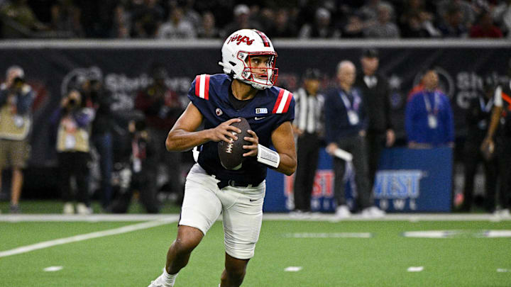 Feb 1, 2024; Frisco, TX, USA; West quarterback Taulia Tagovailoa of Maryland (5) runs with the ball