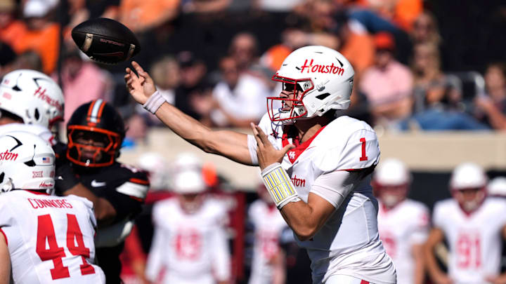Houston Cougars quarterback Conner Weigman (1) throws a pass during a college football game between the Oklahoma State Cowboys (OSU) and the Houston Cougars at Boone Pickens Stadium in Stillwater, Okla., Saturday, Oct. 11, 2025.
