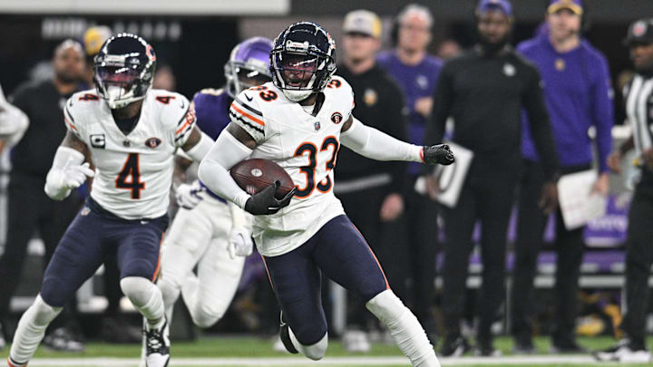 Nov 27, 2023; Minneapolis, Minnesota, USA; Chicago Bears cornerback Jaylon Johnson (33) returns an