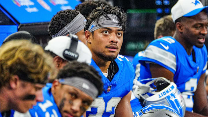 Detroit Lions running back Sione Vaki looks at the big screen during the first quarter of the preseason game at Ford Field in Detroit, Saturday, Aug. 16, 2025.