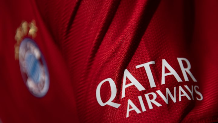 Qatar Airways schmückt das rote Bayern-Trikot: Einigen Fans ist das ein Dorn im Auge Qatar Airways schmückt das rote Bayern-Trikot: Einigen Fans ist das ein Dorn im Auge