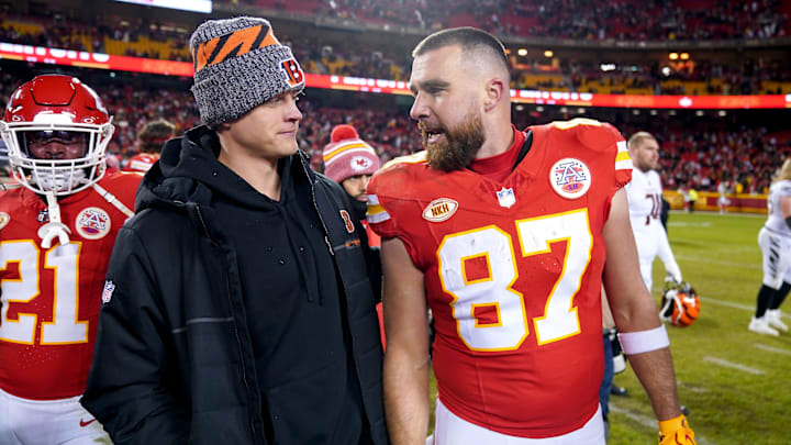 Cincinnati Bengals quarterback Joe Burrow (9), left, talks with Kansas City Chiefs tight end Travis
