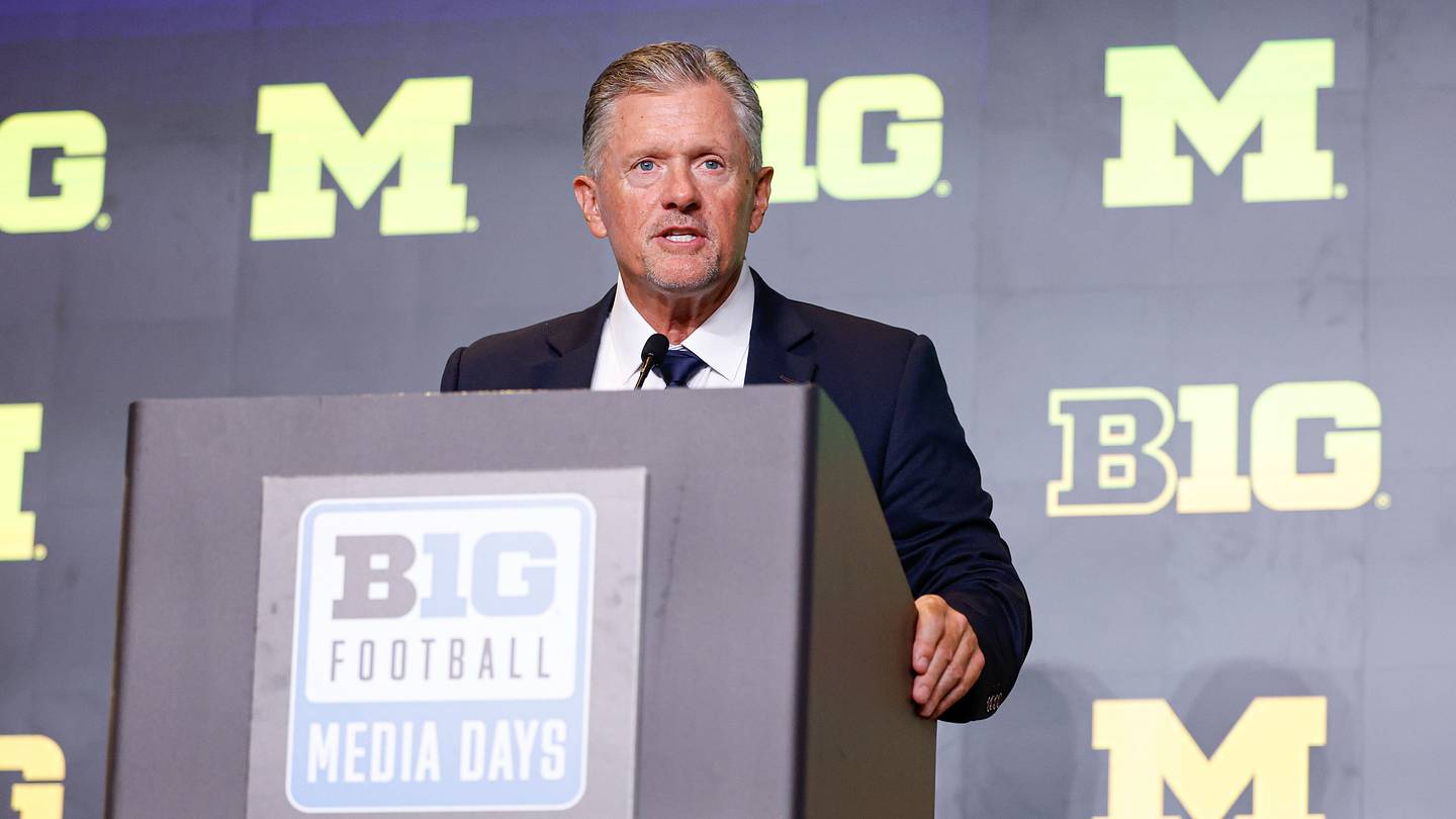 Allenatore dei Wolverines Kyle Whittingham valuta le scelte chiave per il campionato