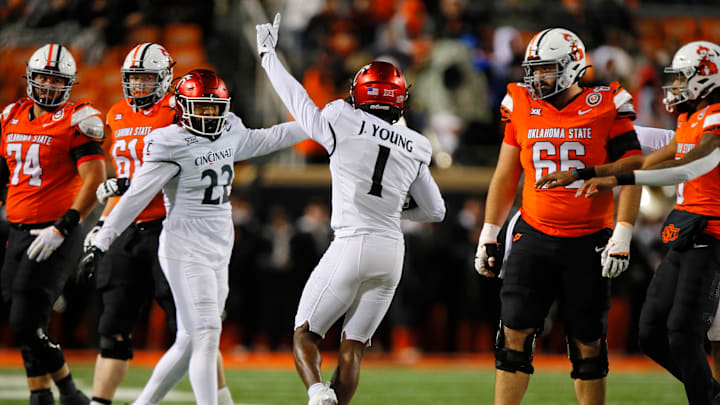 Cincinnati Bearcats cornerback Jordan Young during game at Oklahoma State Cowboys