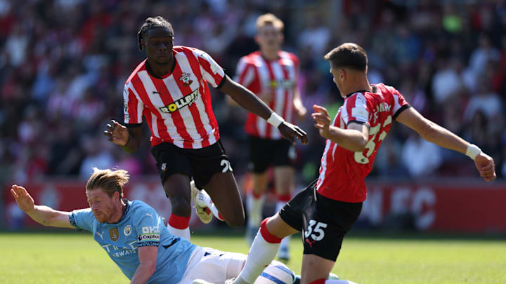 Southampton avoided the bad kind of history during a draw with Manchester City.