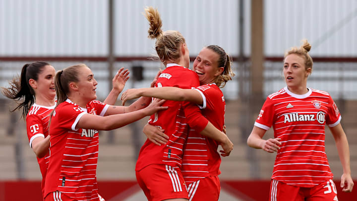 Tor und Vorlage: Lea Schüller und Klara Bühl jubeln nach dem 1:0 Tor und Vorlage: Lea Schüller und Klara Bühl jubeln nach dem 1:0