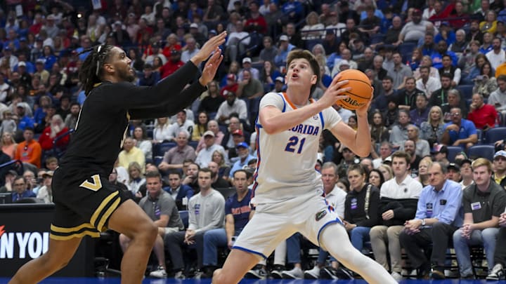 Mar 14, 2026; Nashville, TN, USA; Florida Gators forward Alex Condon (21) head fakes Vanderbilt Commodores forward Devin McGlockton (99) during the first half at Bridgestone Arena. Mandatory Credit: Steve Roberts-Imagn Images Mar 14, 2026; Nashville, TN, USA; Florida Gators forward Alex Condon (21) head fakes Vanderbilt Commodores forward Devin McGlockton (99) during the first half at Bridgestone Arena. Mandatory Credit: Steve Roberts-Imagn Images