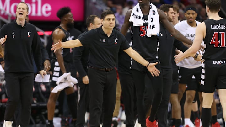 Cincinnati coach Wes Miller welcomes his players back to the bench during a timeout in the first half of the Big 12 Conference Tournament first round game Wednesday, March 13, 2024, inside the T-Mobile Center in Kansas City, Mo.