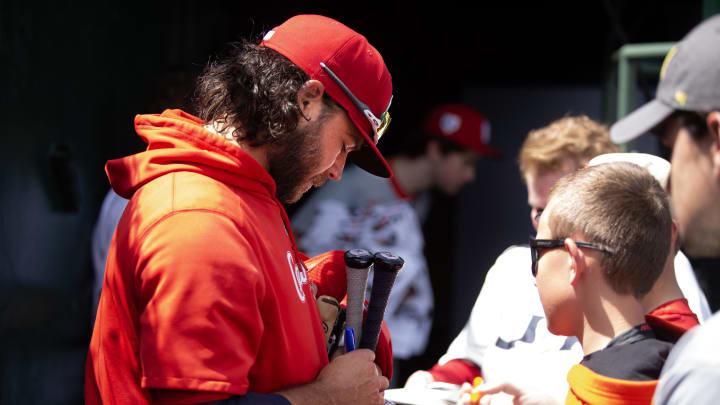 Apr 17, 2024; Oakland, California, USA; St. Louis Cardinals infielder Brandon Crawford (35) signs autographs before his team takes on the Oakland Athletics at Oakland-Alameda County Coliseum. Apr 17, 2024; Oakland, California, USA; St. Louis Cardinals infielder Brandon Crawford (35) signs autographs before his team takes on the Oakland Athletics at Oakland-Alameda County Coliseum.