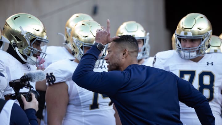 Nov 25, 2023; Stanford, California, USA; Notre Dame Fighting Irish head coach Marcus Freeman fires up his troops before taking on the Stanford Cardinal at Stanford Stadium. Mandatory Credit: D. Ross Cameron-USA TODAY Sports