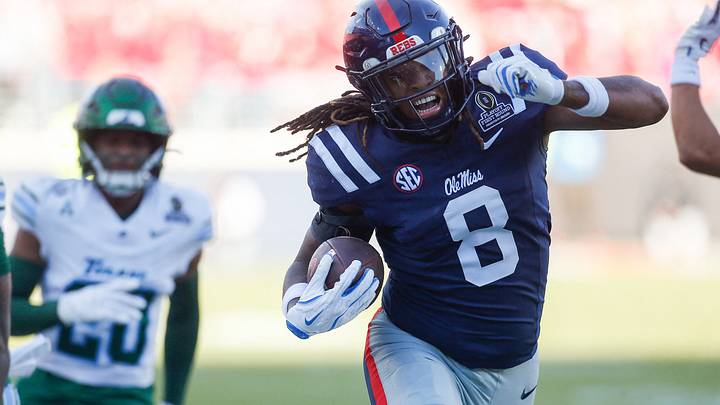 Dec 20, 2025; Oxford, MS, USA; Mississippi Rebels tight end Dae'Quan Wright (8) runs after the catch against the Tulane Green Wave during the first half of a game at Vaught-Hemingway Stadium. Mandatory Credit: Petre Thomas-Imagn Images Dec 20, 2025; Oxford, MS, USA; Mississippi Rebels tight end Dae'Quan Wright (8) runs after the catch against the Tulane Green Wave during the first half of a game at Vaught-Hemingway Stadium. Mandatory Credit: Petre Thomas-Imagn Images