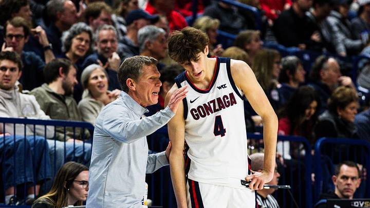 Gonzaga Bulldogs head coach Mark Few and guard Davis Fogle. Gonzaga Bulldogs head coach Mark Few and guard Davis Fogle.