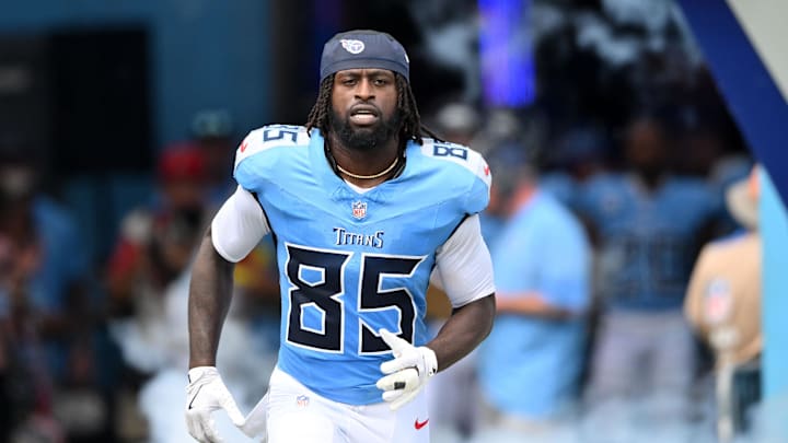 Sep 14, 2025; Nashville, Tennessee, USA; Tennessee Titans tight end Chig Okonkwo (85) before the first half at Nissan Stadium. Sep 14, 2025; Nashville, Tennessee, USA; Tennessee Titans tight end Chig Okonkwo (85) before the first half at Nissan Stadium.