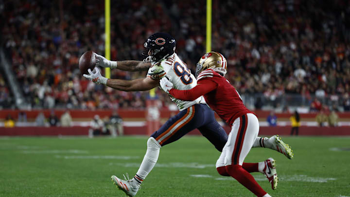 Dec 28, 2025; Santa Clara, California, USA; Chicago Bears tight end Colston Loveland (84) makes a catch against San Francisco 49ers cornerback Deommodore Lenoir (2) in the second half at Levi's Stadium. Mandatory Credit: Sergio Estrada-Imagn Images