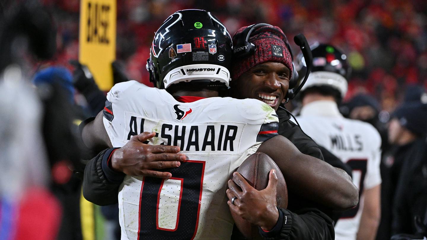 Texans' Azeez Al-Shaair Breaks Down Awkward First Talk With DeMeco Ryans