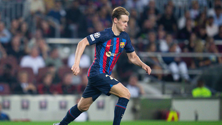 Bayern Munich revive interest in Barcelona’s Frenkie de Jong.