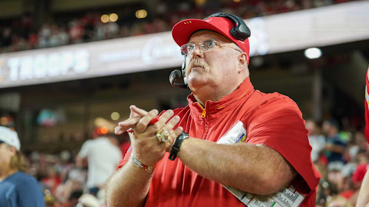 Aug 22, 2025; Kansas City, Missouri, USA; A Kansas City Chiefs head coach Andy Reid lookalike fan watches play against the Chicago Bears during the game at GEHA Field at Arrowhead Stadium. Mandatory Credit: Denny Medley-Imagn Images Aug 22, 2025; Kansas City, Missouri, USA; A Kansas City Chiefs head coach Andy Reid lookalike fan watches play against the Chicago Bears during the game at GEHA Field at Arrowhead Stadium. Mandatory Credit: Denny Medley-Imagn Images