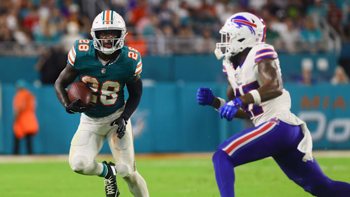 Sep 12, 2024; Miami Gardens, Florida, USA; Miami Dolphins running back De'Von Achane (28) runs with the football against Buffalo Bills cornerback Christian Benford (47) during the second quarter at Hard Rock Stadium. Mandatory Credit: Sam Navarro-Imagn Images