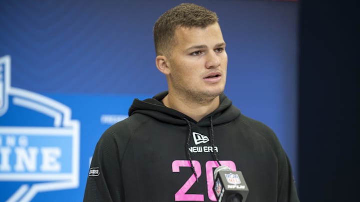 Feb 27, 2025; Indianapolis, IN, USA; Louisiana St tight end Mason Taylor (TE20) during the 2025 NFL Combine at Lucas Oil Stadium. Mandatory Credit: Tanner Pearson-Imagn Images Feb 27, 2025; Indianapolis, IN, USA; Louisiana St tight end Mason Taylor (TE20) during the 2025 NFL Combine at Lucas Oil Stadium. Mandatory Credit: Tanner Pearson-Imagn Images