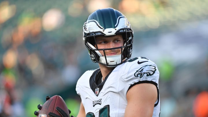 Eagles TE Grant Calcaterra