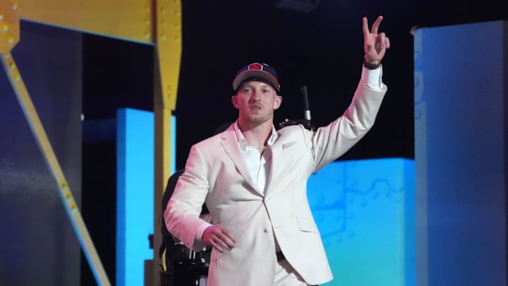 Apr 23, 2026; Pittsburgh, PA, USA; Oregon Ducks defensive back Dillon Thieneman is selected by the Chicago Bears as the number 25 pick during the 2026 NFL Draft at Acrisure Stadium. Mandatory Credit: Kirby Lee-Imagn Images