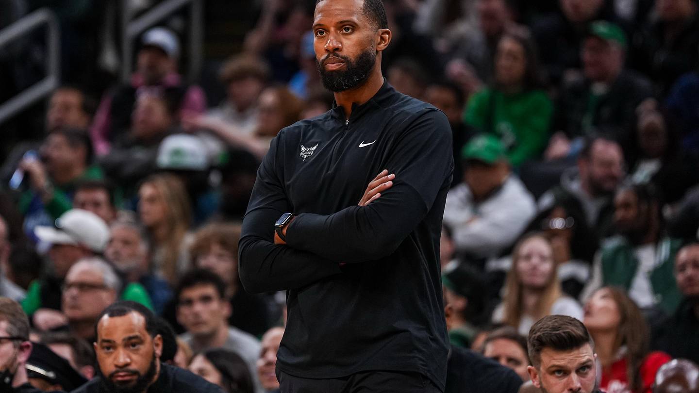Charlotte Hornets Extend Head Coach Charles Lee on Thursday After 44-38 Season