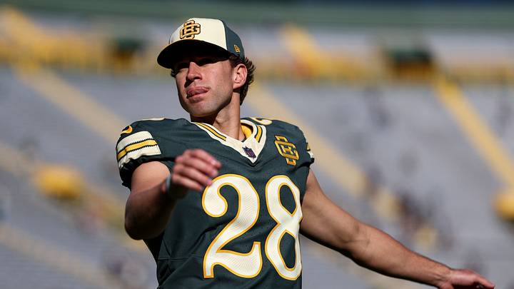 Green Bay Packers kicker Trey Smack warms up