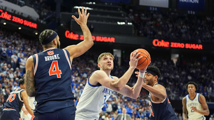 Kentucky Wildcats forward Andrew Carr (7) tries for two against Auburn Tigers forward Johni Broome (4) in SEC basketball at Rupp Arena Saturday afternoon in Lexington, Kentucky March 1, 2025 Kentucky Wildcats forward Andrew Carr (7) tries for two against Auburn Tigers forward Johni Broome (4) in SEC basketball at Rupp Arena Saturday afternoon in Lexington, Kentucky March 1, 2025