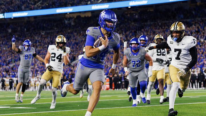 Oct 24, 2026; Lexington, Kentucky, USA; Kentucky Wildcats quarterback Brennen Ward (14) runs into the end zone for a touchdown during the third quarter against the Vanderbilt Commodores at Kroger Field. Mandatory Credit: Jordan Prather-Imagn Images Oct 24, 2026; Lexington, Kentucky, USA; Kentucky Wildcats quarterback Brennen Ward (14) runs into the end zone for a touchdown during the third quarter against the Vanderbilt Commodores at Kroger Field. Mandatory Credit: Jordan Prather-Imagn Images