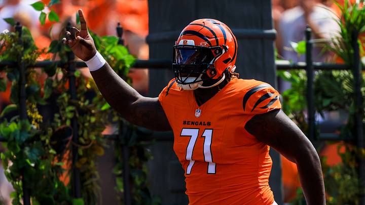 Sep 14, 2025; Cincinnati, Ohio, USA; Cincinnati Bengals offensive tackle Amarius Mims (71) runs onto the field before the game against the Jacksonville Jaguars at Paycor Stadium. Mandatory Credit: Katie Stratman-Imagn Images Sep 14, 2025; Cincinnati, Ohio, USA; Cincinnati Bengals offensive tackle Amarius Mims (71) runs onto the field before the game against the Jacksonville Jaguars at Paycor Stadium. Mandatory Credit: Katie Stratman-Imagn Images