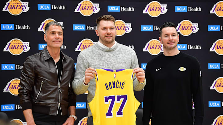 Feb 4, 2025; El Segundo, CA, USA; Los Angeles Lakers guard Luka Doncic poses for photos with general manager Rob Pelinka and head coach JJ Redick at UCLA Health Training Center. Mandatory Credit: Gary A. Vasquez-Imagn Images Feb 4, 2025; El Segundo, CA, USA; Los Angeles Lakers guard Luka Doncic poses for photos with general manager Rob Pelinka and head coach JJ Redick at UCLA Health Training Center. Mandatory Credit: Gary A. Vasquez-Imagn Images