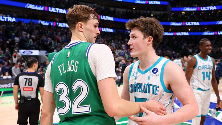 Dos novatos, compañeros de universidad pelean por el Novato del Año en la NBA. Dos novatos, compañeros de universidad pelean por el Novato del Año en la NBA.