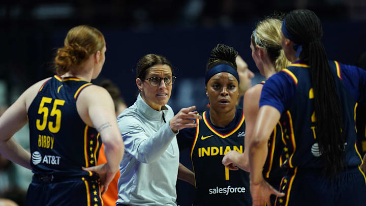 Aug 17, 2025; Uncasville, Connecticut, USA; Indiana Fever head coach Stephanie White talks with her players from the sideline as they take on the Connecticut Sun at Mohegan Sun Arena. Mandatory Credit: David Butler II-Imagn Images Aug 17, 2025; Uncasville, Connecticut, USA; Indiana Fever head coach Stephanie White talks with her players from the sideline as they take on the Connecticut Sun at Mohegan Sun Arena. Mandatory Credit: David Butler II-Imagn Images