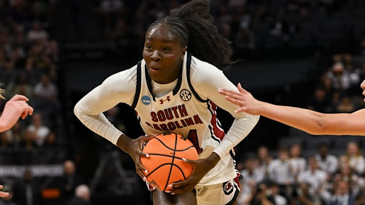 Mar 28, 2026; Sacramento, CA, USA; South Carolina Gamecocks guard Agot Makeer (44) looks to pass the ball against the Oklahoma Sooners during the second quarter in the Sweet Sixteen game of the Sacramento Regional 4 of the women's 2026 NCAA Tournament at Golden 1 Center. Mandatory Credit: Ed Szczepanski-Imagn Images Mar 28, 2026; Sacramento, CA, USA; South Carolina Gamecocks guard Agot Makeer (44) looks to pass the ball against the Oklahoma Sooners during the second quarter in the Sweet Sixteen game of the Sacramento Regional 4 of the women's 2026 NCAA Tournament at Golden 1 Center. Mandatory Credit: Ed Szczepanski-Imagn Images