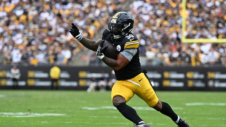 Sep 27, 2026; Pittsburgh, Pennsylvania, USA;  Pittsburgh Steelers running back Jaylen Warren (30) runs during the third quarter against the Cincinnati Bengals at Acrisure Stadium.  Mandatory Credit: Barry Reeger-Imagn Images