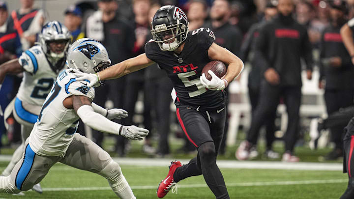 Jan 5, 2025; Atlanta, Georgia, USA; Atlanta Falcons wide receiver Drake London (5) runs against Carolina Panthers linebacker Chandler Wooten (57) after a catch during the first half at Mercedes-Benz Stadium. Mandatory Credit: Dale Zanine-Imagn Images Jan 5, 2025; Atlanta, Georgia, USA; Atlanta Falcons wide receiver Drake London (5) runs against Carolina Panthers linebacker Chandler Wooten (57) after a catch during the first half at Mercedes-Benz Stadium. Mandatory Credit: Dale Zanine-Imagn Images