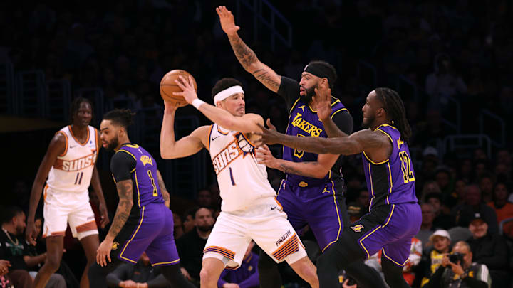 Phoenix Suns v Los Angeles Lakers