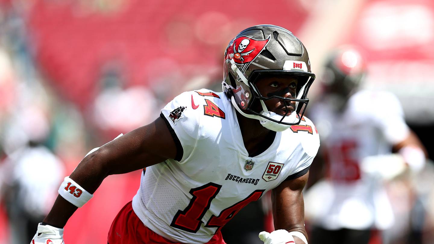 Buccaneers' Mike Evans Out 6-8 Weeks, Offense Strained