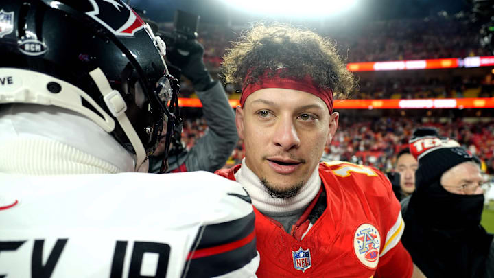 Jan 18, 2025; Kansas City, Missouri, USA; Kansas City Chiefs quarterback Patrick Mahomes (15) meets with Houston Texans cornerback Derek Stingley Jr. (24) after a 2025 AFC divisional round game at GEHA Field at Arrowhead Stadium. Mandatory Credit: Jay Biggerstaff-Imagn Images Jan 18, 2025; Kansas City, Missouri, USA; Kansas City Chiefs quarterback Patrick Mahomes (15) meets with Houston Texans cornerback Derek Stingley Jr. (24) after a 2025 AFC divisional round game at GEHA Field at Arrowhead Stadium. Mandatory Credit: Jay Biggerstaff-Imagn Images