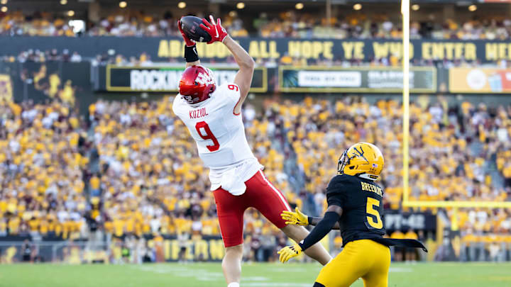 Oct 25, 2025; Tempe, Arizona, USA; Houston Cougars tight end Tanner Koziol (9) catches a pass against Arizona State Sun Devils safety Kyndrich Breedlove (5) in the first half at Mountain America Stadium. Mandatory Credit: Mark J. Rebilas-Imagn Images Oct 25, 2025; Tempe, Arizona, USA; Houston Cougars tight end Tanner Koziol (9) catches a pass against Arizona State Sun Devils safety Kyndrich Breedlove (5) in the first half at Mountain America Stadium. Mandatory Credit: Mark J. Rebilas-Imagn Images