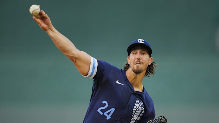 Veteran righty Michael Lorenzen has agreed to a one-year deal with the Rockies.