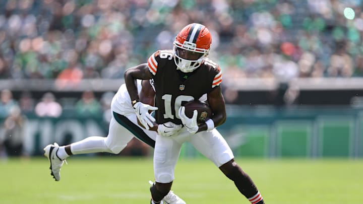 Aug 16, 2025; Philadelphia, Pennsylvania, USA; Cleveland Browns wide receiver Diontae Johnson (16) makes a catch against the Philadelphia Eagles