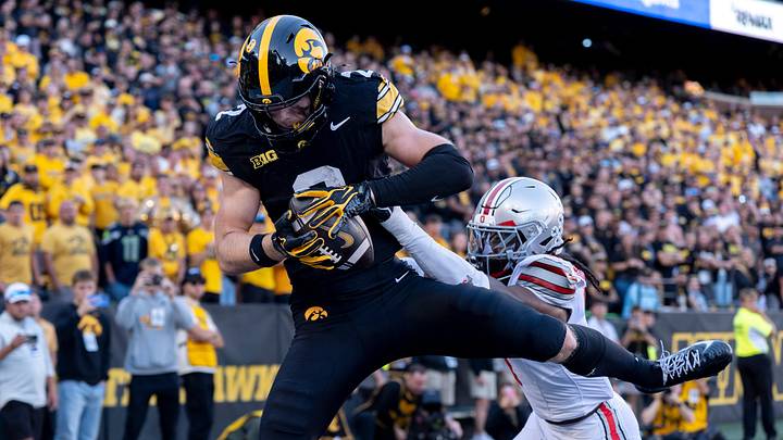 Iowa Hawkeyes wide receiver Reece Vander Zee (2) catches a pass in the endzone for a 2-point conversion against the Ohio State Buckeyes Oct. 3, 2026 at Kinnick Stadium in Iowa City, Iowa.