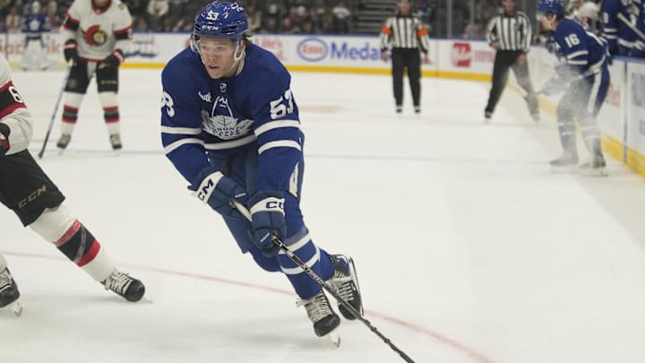 Sep 25, 2023; Toronto, Ontario, CAN; Toronto Maple Leafs forward Easton Cowan (53) skates with the puck against the Ottawa Senators during overtime at Scotiabank Arena. Mandatory Credit: John E. Sokolowski-Imagn Images Sep 25, 2023; Toronto, Ontario, CAN; Toronto Maple Leafs forward Easton Cowan (53) skates with the puck against the Ottawa Senators during overtime at Scotiabank Arena. Mandatory Credit: John E. Sokolowski-Imagn Images