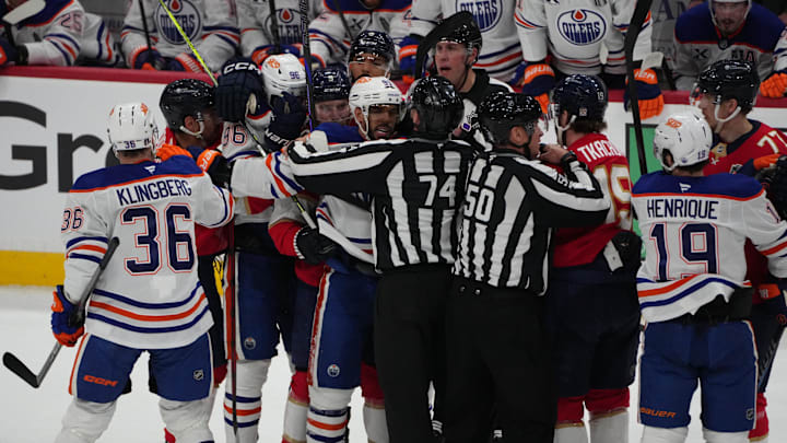 Edmonton Oilers and Florida Panthers scrum during the 2025 Stanley Cup Final at Amerant Bank Arena. Edmonton Oilers and Florida Panthers scrum during the 2025 Stanley Cup Final at Amerant Bank Arena.