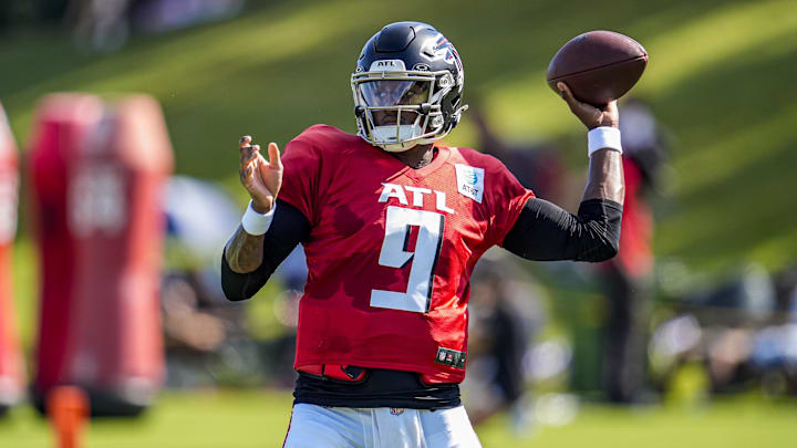 Atlanta Falcons quarterback Michael Penix Jr. passes the ball during practice at training camp. Mandatory Credit: Dale Zanine-Imagn Images Atlanta Falcons quarterback Michael Penix Jr. passes the ball during practice at training camp. Mandatory Credit: Dale Zanine-Imagn Images