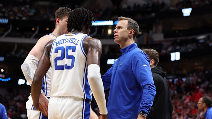 Mar 31, 2024; Dallas, TX, USA; Duke basketball head coach Jon Scheyer talks with center Kyle Filipowski and Mark Mitchell