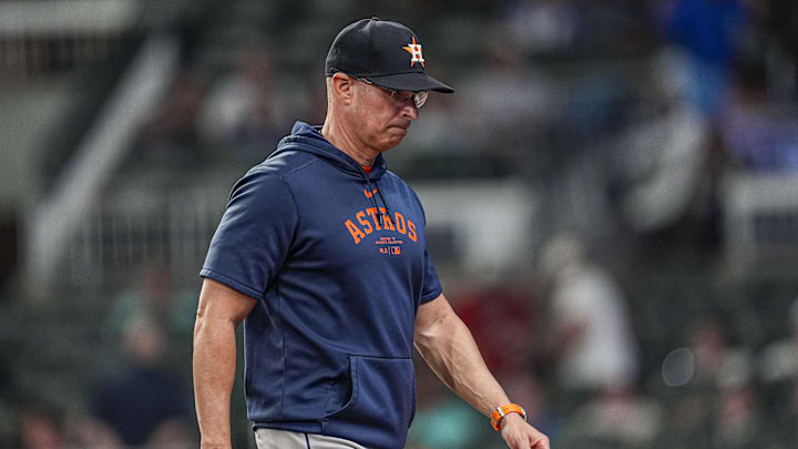 Sep 13, 2025; Cumberland, Georgia, USA; Houston Astros manager Joe Espada (19) on the field during the game against the Atlanta Braves during the eighth inning at Truist Park. Sep 13, 2025; Cumberland, Georgia, USA; Houston Astros manager Joe Espada (19) on the field during the game against the Atlanta Braves during the eighth inning at Truist Park.