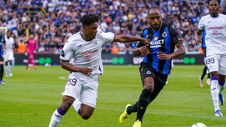 Julien Duranville (links) bei seinem Profi-Debüt gegen Brügge