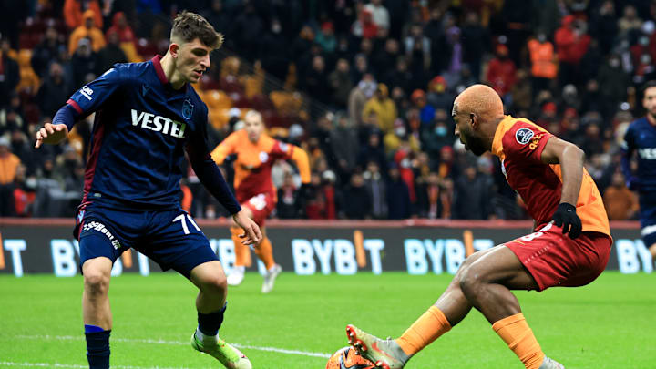 Ahmetcan Kaplan (links)